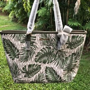 Michael Kors Large Jet Set Carryall Tote Palm Bag